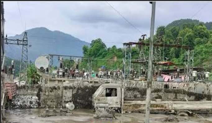 बाढीको आठौँ दिन खुल्यो जलविद्युत् क्षेत्रको क्षतिको चित्र : ६६९ मेगावाट प्रभावित, ९८३ जना सम्पर्कविहीन